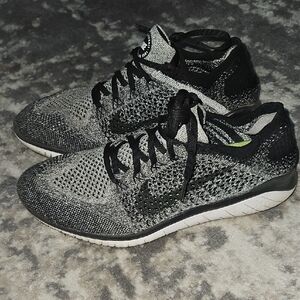 Nike Black and White Tennis Shoes Size 9.5